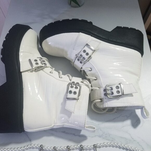 Lace-up Grommet Snake Print Ankle Boots - Picture 2 of 8